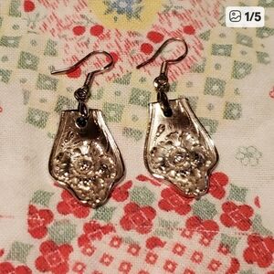 Elegant Sterling Silver Floral Earrings with Victorian Design
